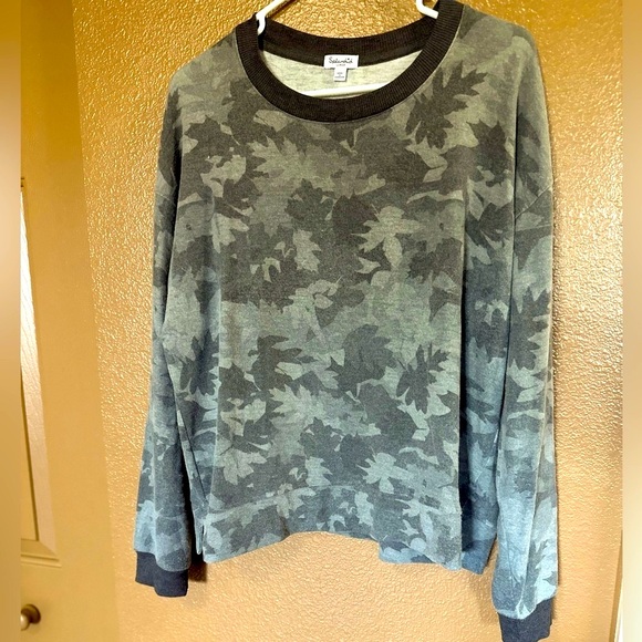 Splendid Tops - 🚨Splendid Camo Sweatshirt Long Sleeve Crewneck. Size Large.